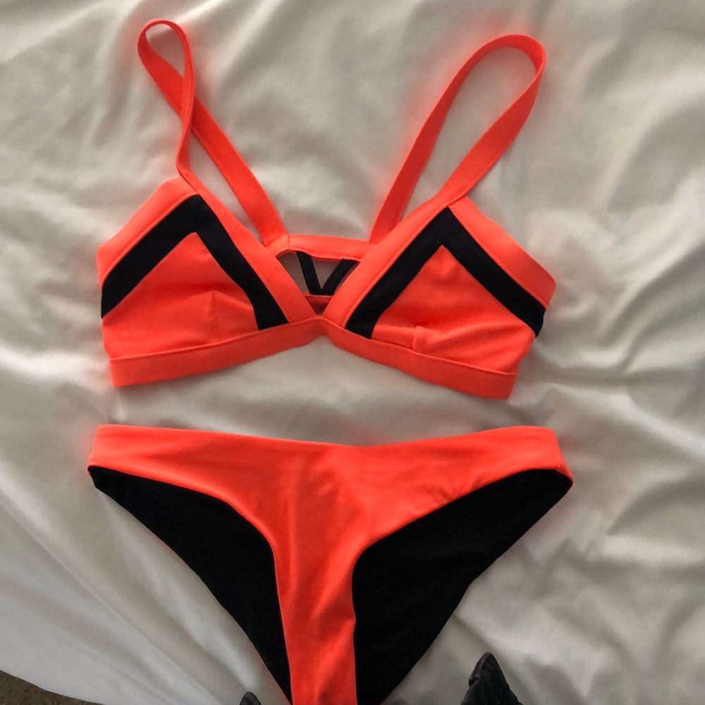 Reversible bright pink ripcurl bikini
